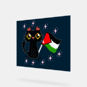 可愛い黒猫がパレスチナ国旗を掲げている アクリルサイン (傾斜)