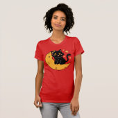 可愛い黒猫が月に座っている Tシャツ (正面フル)