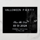 可愛い黒猫の目がデートを救うパーティーハロウィン 箔シーズンポストカード (正面)