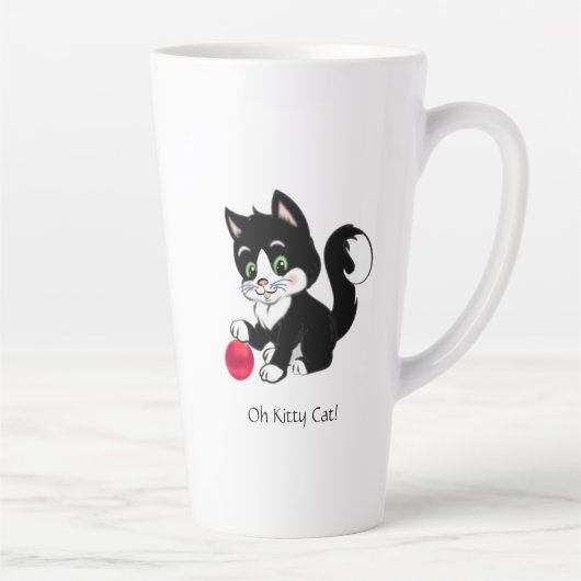 可愛い黒白のタキシード猫の赤いボール カフェラテマグ (右)