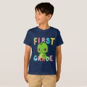 可愛い1年生の恐竜の分隊スクールボーイの子供 Tシャツ (正面フル)
