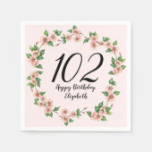 可愛い102歳の誕生日ピンクの花柄 スタンダードカクテルナプキン (正面)