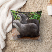 可愛い、カワウソ、ラウンジクッション。 クッション (ブランケット)