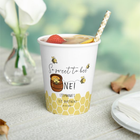 可愛い(昆虫)マルハナバチ甘いBee One 1歳の誕生日 紙コップ (インサイチュ)