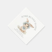可愛いSome Bunnyは1歳の誕生日パーティー スタンダードカクテルナプキン (角)