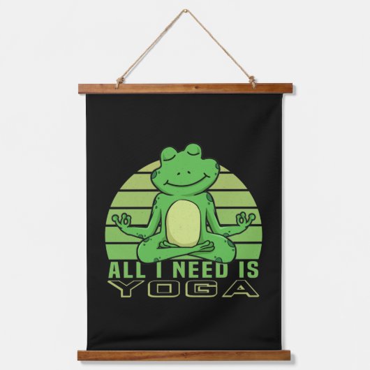 可愛おもしろいいカエルよヨガおもしろい。ヨガのポーズ 吊り下げ型タペストリー (正面)