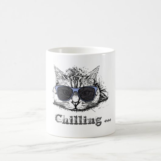 可愛おもしろいいサングラスで肌寒い猫 コーヒーマグカップ (中央)
