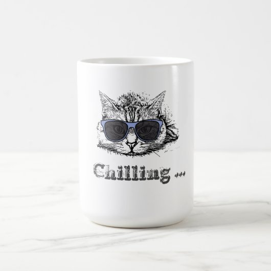 可愛おもしろいいサングラスで肌寒い猫 コーヒーマグカップ (中央)