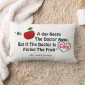 可愛おもしろいいドクターレッドアップルジョーク名前をカスタムする ランバークッション (ブランケット)