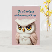 可愛おもしろいいピンクのフクロウハッピーバースデー カード (黄色い花)