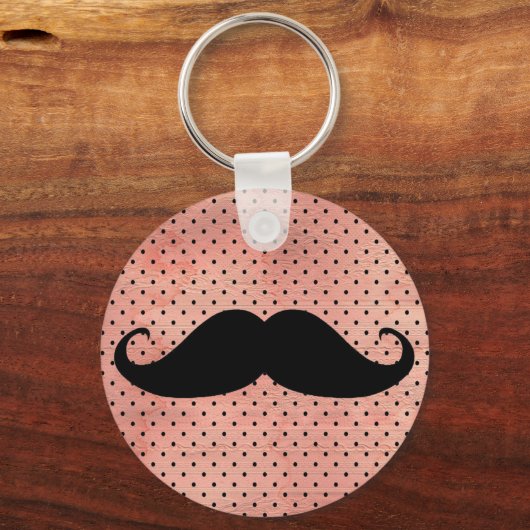 可愛おもしろいいピンク色の水玉模様背景の口ひげ キーホルダー (正面)