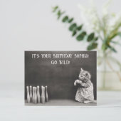 可愛おもしろいいヴィンテージ猫誕生日ボーリング ポストカード (スタンド正面)