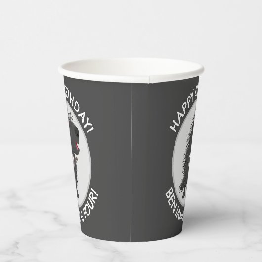 可愛おもしろいい山パーソナライズされた松の誕生漫画 紙コップ (右)