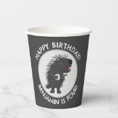 可愛おもしろいい山パーソナライズされた松の誕生漫画 紙コップ (正面)