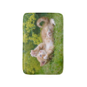 可愛おもしろいい猫が遊花園で子猫 バスマット (正面縦)