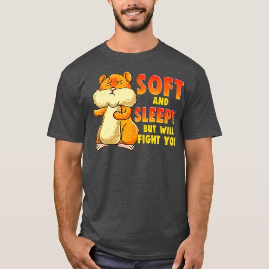 可愛おもしろいくて柔らかくて眠いが戦う Tシャツ (正面)
