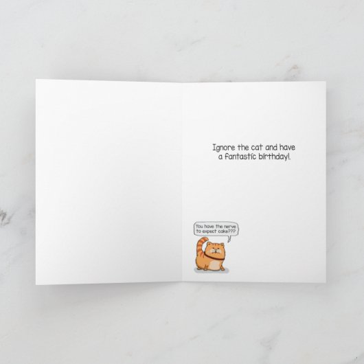 可愛おもしろいくて興奮した犬と不機嫌な猫誕生日 カード (内部)