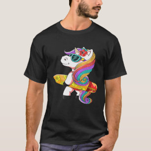 可愛かわいらしいス運イを着たユニコーンのサーフボード Tシャツ
