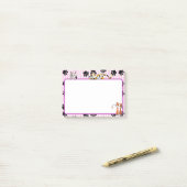 可愛かわいらしい子猫を手にピンク色4" x 3" ポストイット (デスク上)