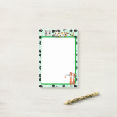 可愛かわいらしい子猫を手に緑4" x 6" ポストイット (デスク上)