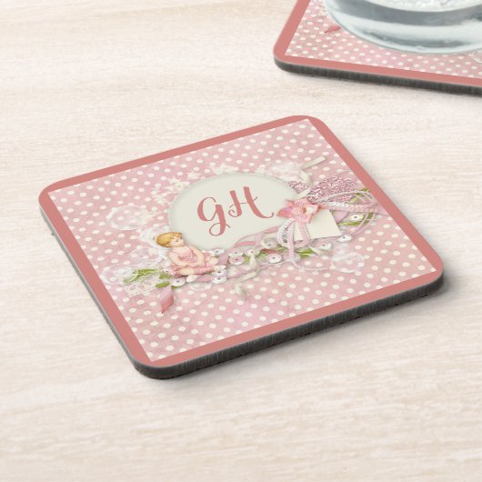 可愛かわいらしい水玉模様ガーリーモノグラムの コースター (左側)