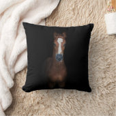 可愛かわいらしい馬の黒い背景 クッション (ブランケット)