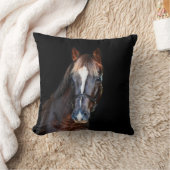 可愛かわいらしい馬の黒い背景 クッション (ブランケット)