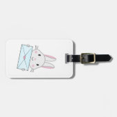 可愛くて可愛いバニーがラブレターを持っている ラゲッジタグ (正面横)