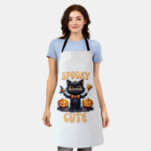 可愛くて気味の悪い黒猫クラシックTシャツ エプロン (着用した状態)