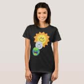 可愛すごいい地球太陽の月日食2024 おもしろい Tシャツ (正面フル)