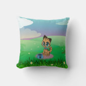 可愛よくはしゃぐくてフワフワかわいい子猫の目 クッション (正面)