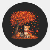 可愛らしいコーギー犬と落ち葉の森の紅葉 ラウンドシール (正面)