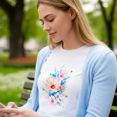 可愛らしいピンクとブルーの水彩花 Tシャツ