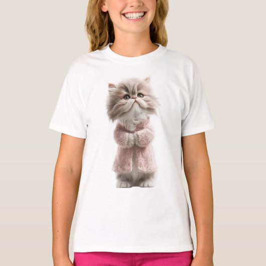 可愛らしいピンクのセーターを着た子猫の子供たち Tシャツ (正面)