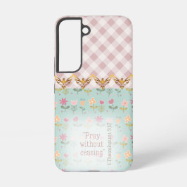 可愛らしいピンクのチェック柄とパステルカラーの花と金の鳩の信仰 SAMSUNG GALAXY S22ケース
