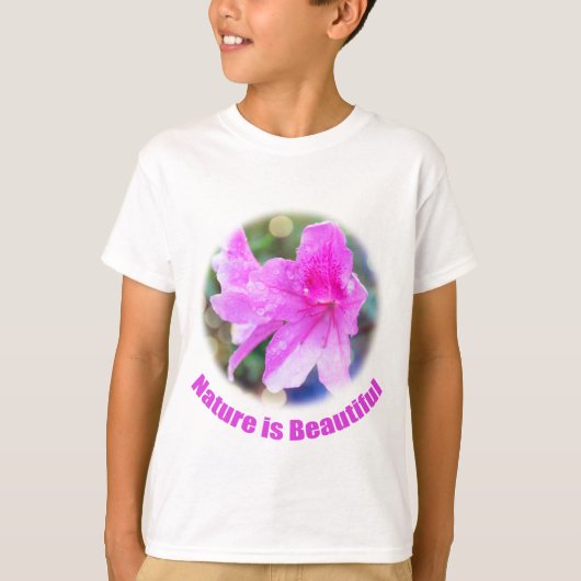 可愛らしいピンクの庭の花。自然は美しい。 Tシャツ (正面)