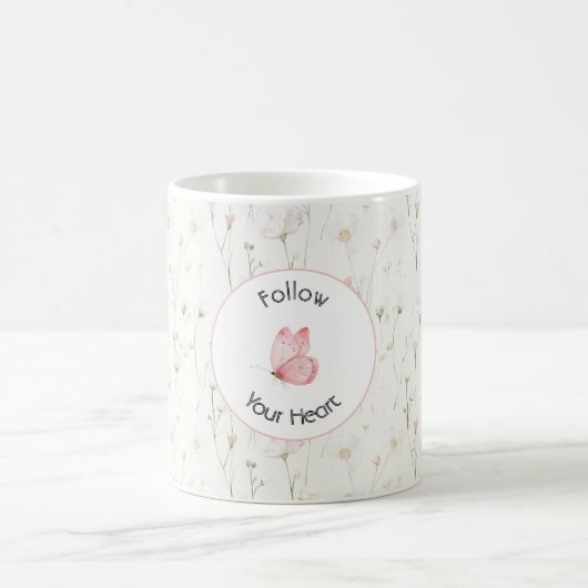 可愛らしいピンクの花と蝶々 コーヒーマグカップ (中央)