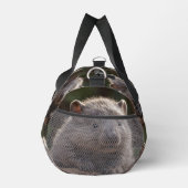 可愛らしい茶色のオーストラリアベビーウォンバット ダッフルバッグ (右)