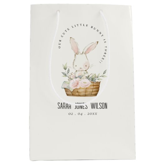 可愛エレガントいバニーのフローラ子供の誕生日 ミディアムペーパーバッグ (正面)