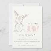 可愛エレガントいピンク赤面フォトバニー子供の誕生日 招待状 (正面)