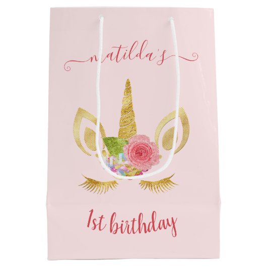 可愛エレガントい最初の誕生日金ゴールドグリッターユニコーン ミディアムペーパーバッグ (裏面)