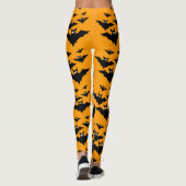 可愛カッコいいい飛んでいるこうもりハロウィーンブラック&オレンジ レギンス (裏面)