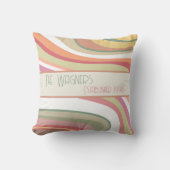 可愛カラフルいストライプパーソナライズされた名の日付 クッション (正面)