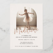 可愛ガーリーいパステルアーチフォト金ゴールド誕生日 箔招待状 (正面)