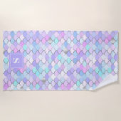 可愛ガーリーいピンク紫の人魚はかりで測モノグラムの ビーチタオル (正面)