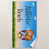 可愛パーソナライズされたいカニ保持ダイビングヘルメット ビーチタオル (正面)