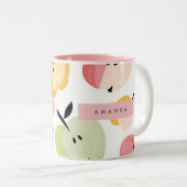 可愛パーソナライズされたいカラフルりんご柄 ツートーンマグカップ (正面右)