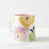 可愛パーソナライズされたいカラフルりんご柄 ツートーンマグカップ (正面左)