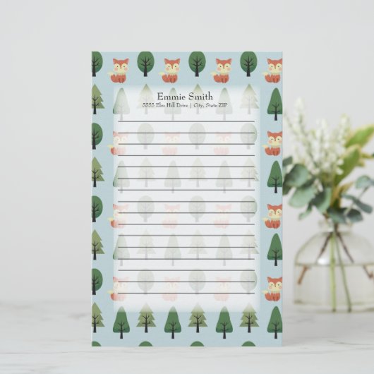 可愛パーソナライズされたいキツネと木が青 便箋 (スタンド正面)