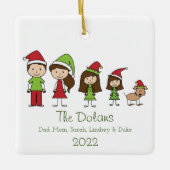 可愛パーソナライズされたいクリスマス犬がいる家族 セラミックオーナメント (正面)